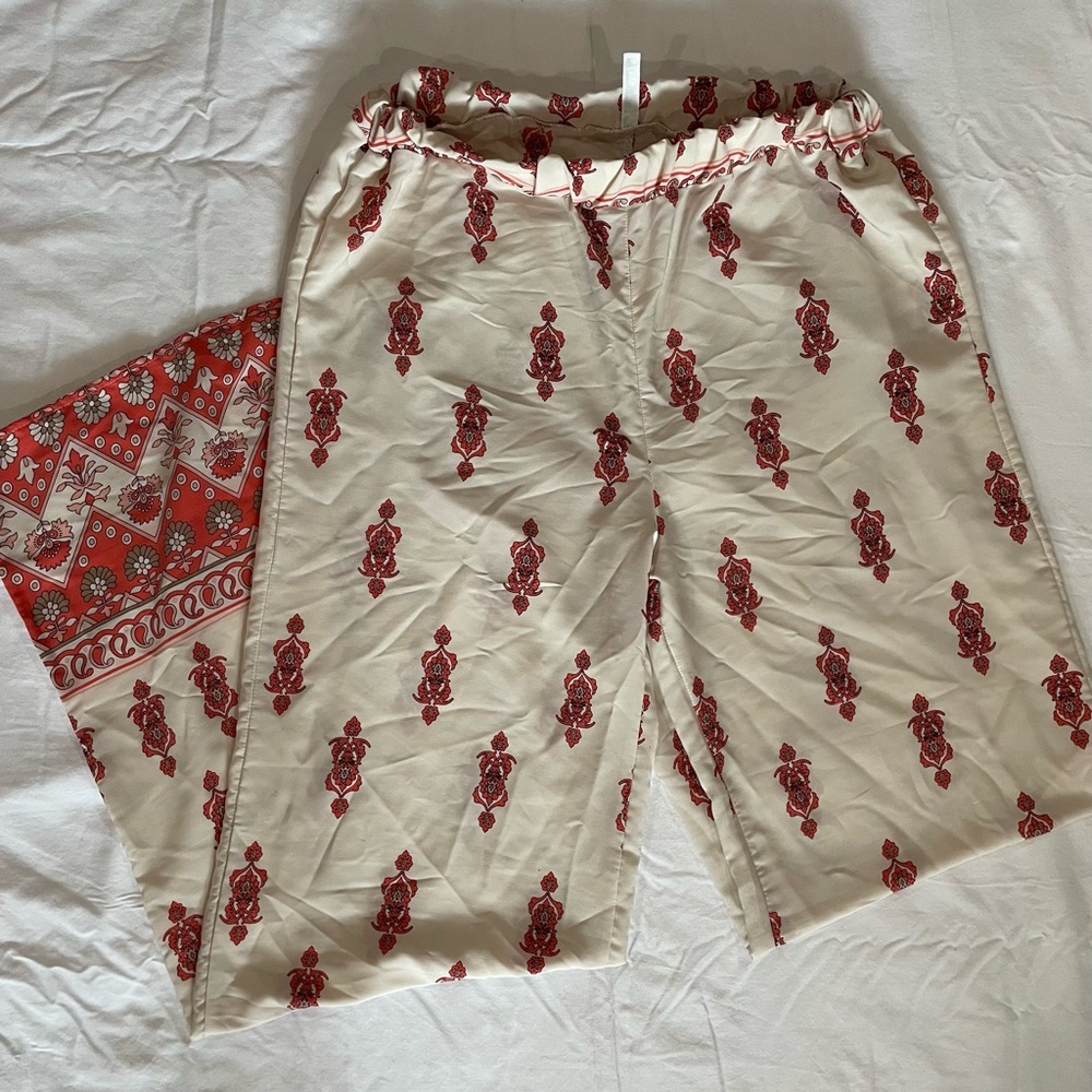 Auditions Red and Cream Patterned Cropped Pants